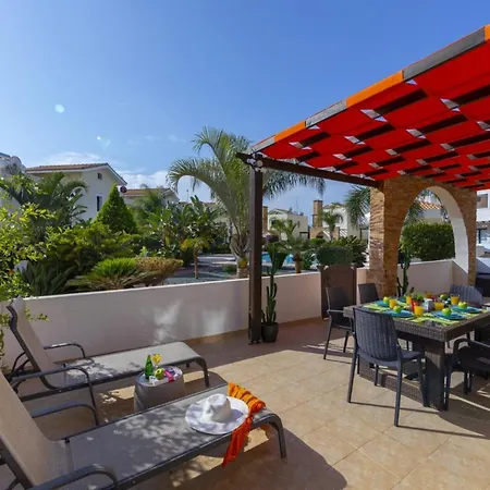 A Luxury 2 Bedroom Minutes From The Beach, 1363 וילה