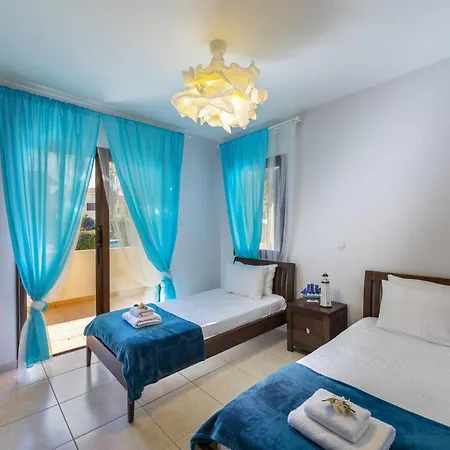 Villa A Luxury 2 Bedroom Minutes From The Beach, 1363 *