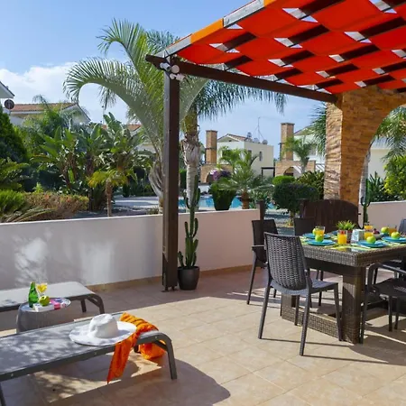 A Luxury 2 Bedroom Minutes From The Beach, 1363 Вилла *