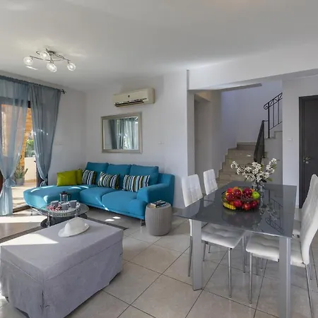 Вилла A Luxury 2 Bedroom Minutes From The Beach, 1363 *