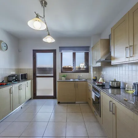 Вилла A Luxury 2 Bedroom Minutes From The Beach, 1363