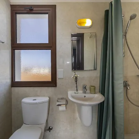 A Luxury 2 Bedroom Minutes From The Beach, 1363 * Айя-Напа